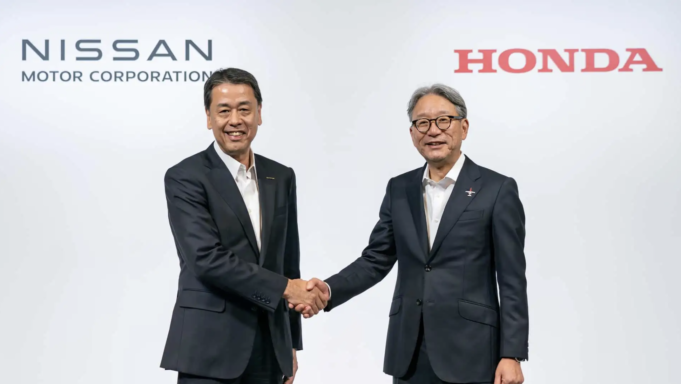 Honda และ Nissan จับมือเปิดโต๊ะเจรจาควบรวมกิจการ สั่นสะเทือนวงการรถยนต์โลก Honda และ Nissan จับมือเปิดโต๊ะเจรจาควบรวมกิจการ