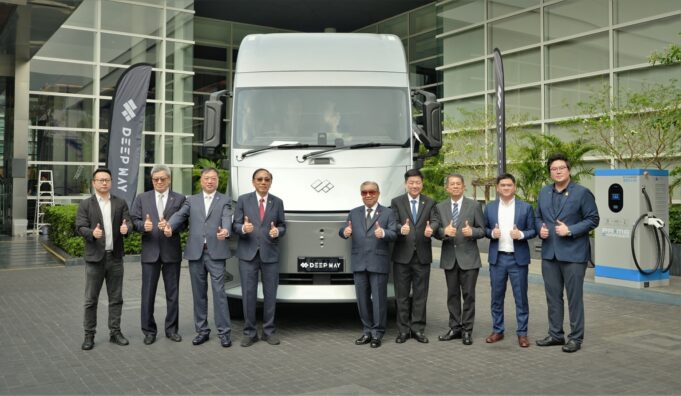 Prime E Truck ผนึกกำลัง DeepWay แบรนด์หัวลากไฟฟ้าล้ำสมัย พลิกโฉมโลจิสติกส์ไทย เปิดตัวรถหัวลากไฟฟ้าอัจฉริยะรุ่นใหม่ DeepWay Star 6×4