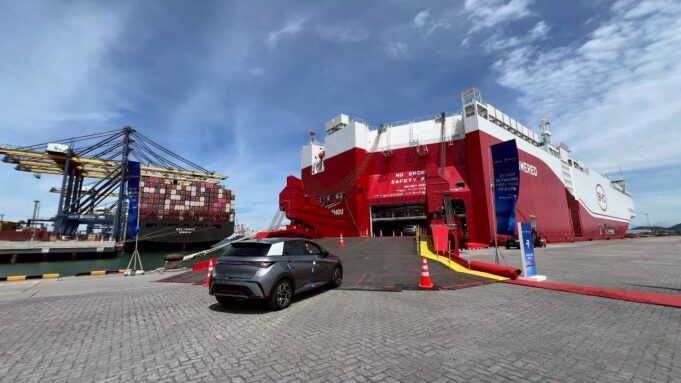 บีวายดี ประเทศไทย ผลิตรถยนต์ชดเชยครบ ตามมาตรการ EV 3.0 พร้อมส่งออกสู่นานาชาติ ทั้งยังเป็นผู้นำวงการยานยนต์พลังงานใหม่ ด้วยยอดจดอันดับ 1 ของไทย