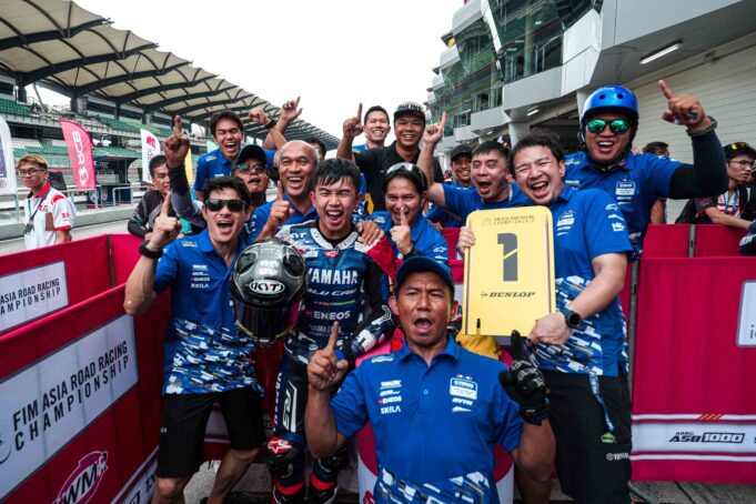 ⭐️🇹🇭 กระหึ่มเอเชีย! ยามาฮ่าประดับดาว “หอเกียรติยศ” เชิดชู 2 นักบิดไทย หลังโชว์ฟอร์มเดือดในศึก ARRC 2026 สนามแรก! 🏍️💨