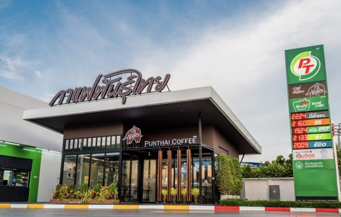 ฟอร์มจัดจ้านไม่สนใคร! PTG โชว์งบ Q1/69 พอร์ต Non-Oil โตกระฉูด “กาแฟพันธุ์ไทย” สาขาทะลวง 2.3 พันแห่ง! ☕🔥