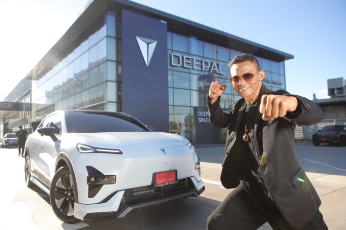 ช้างไม่ต้องหาแล้ว! แอ็กชันสตาร์ระดับโลก “จาพนม” เปิดใจขยับสู่โลก EV เทใจให้ DEEPAL S05 สปอร์ตเอสยูวีคู่กายคันใหม่